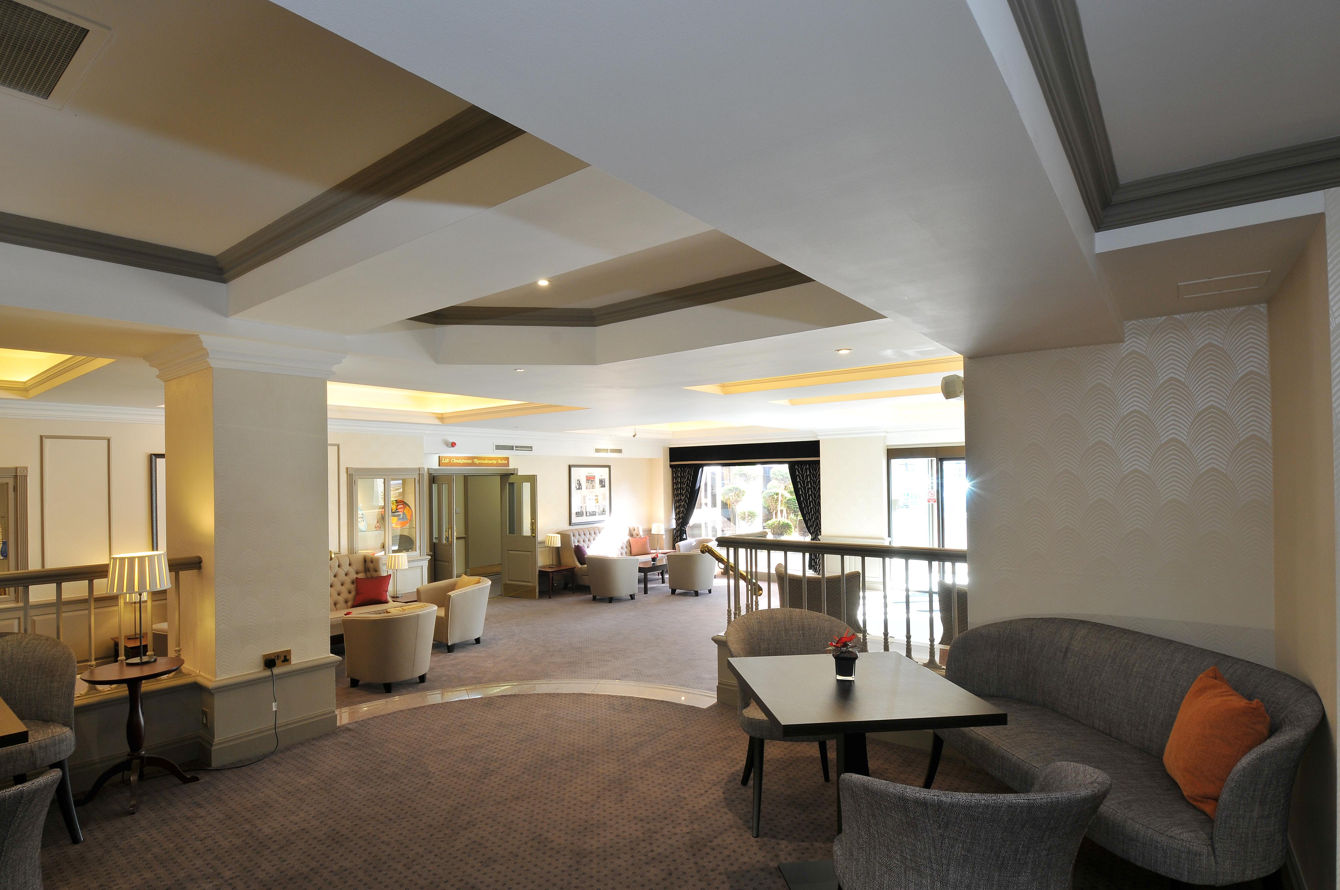 Bromley Court Hotel London Exteriör bild