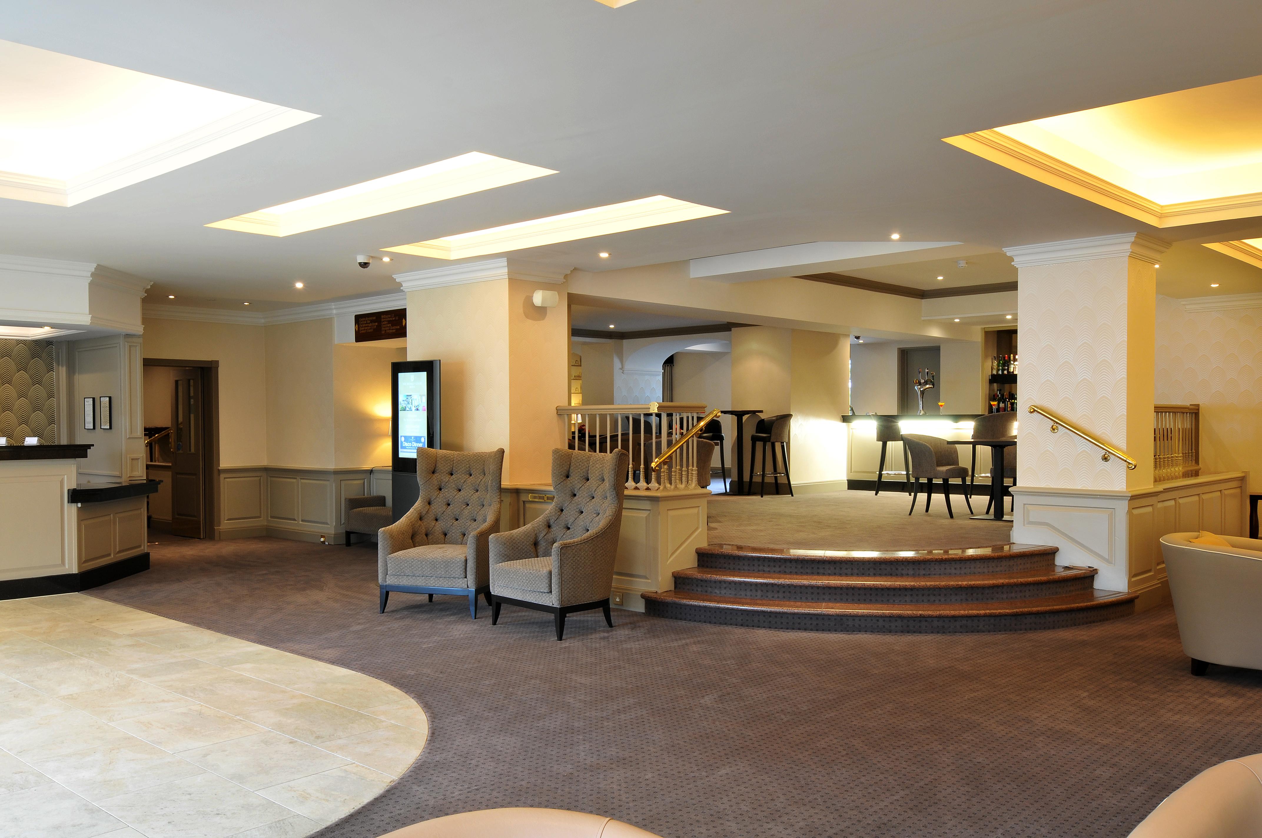 Bromley Court Hotel London Exteriör bild