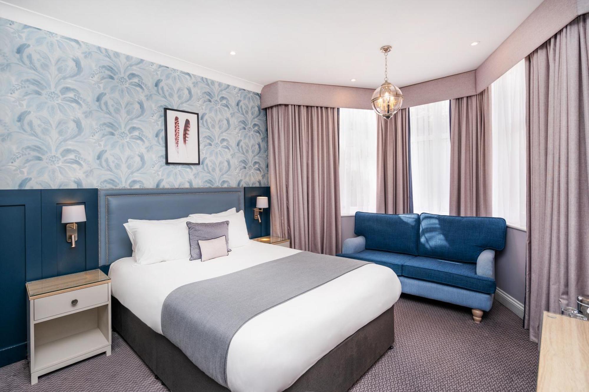 Bromley Court Hotel London Exteriör bild