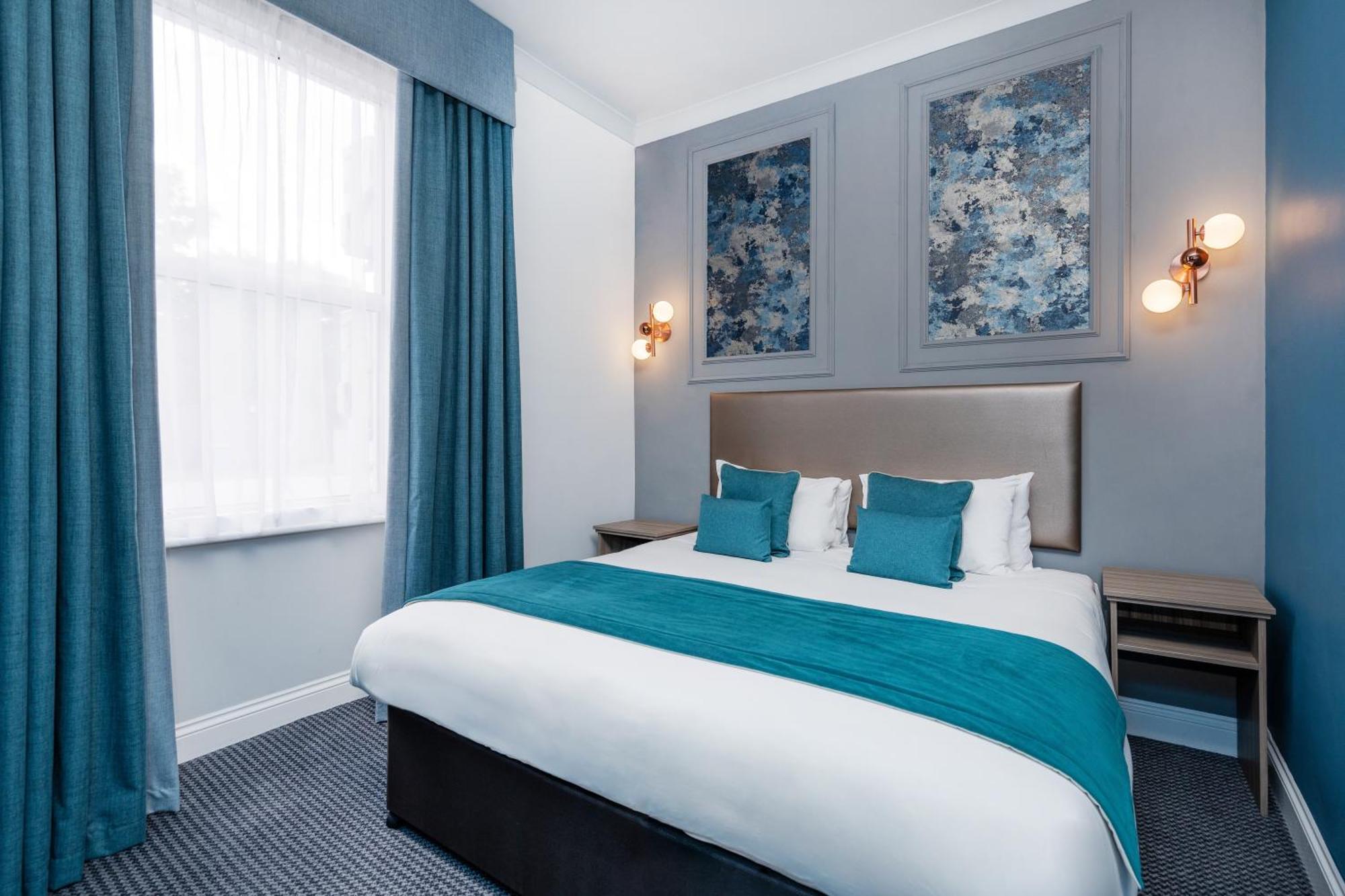 Bromley Court Hotel London Exteriör bild