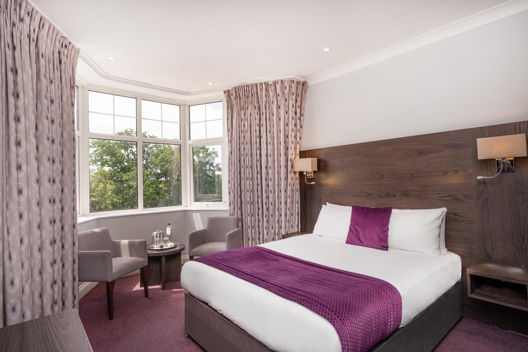 Bromley Court Hotel London Exteriör bild
