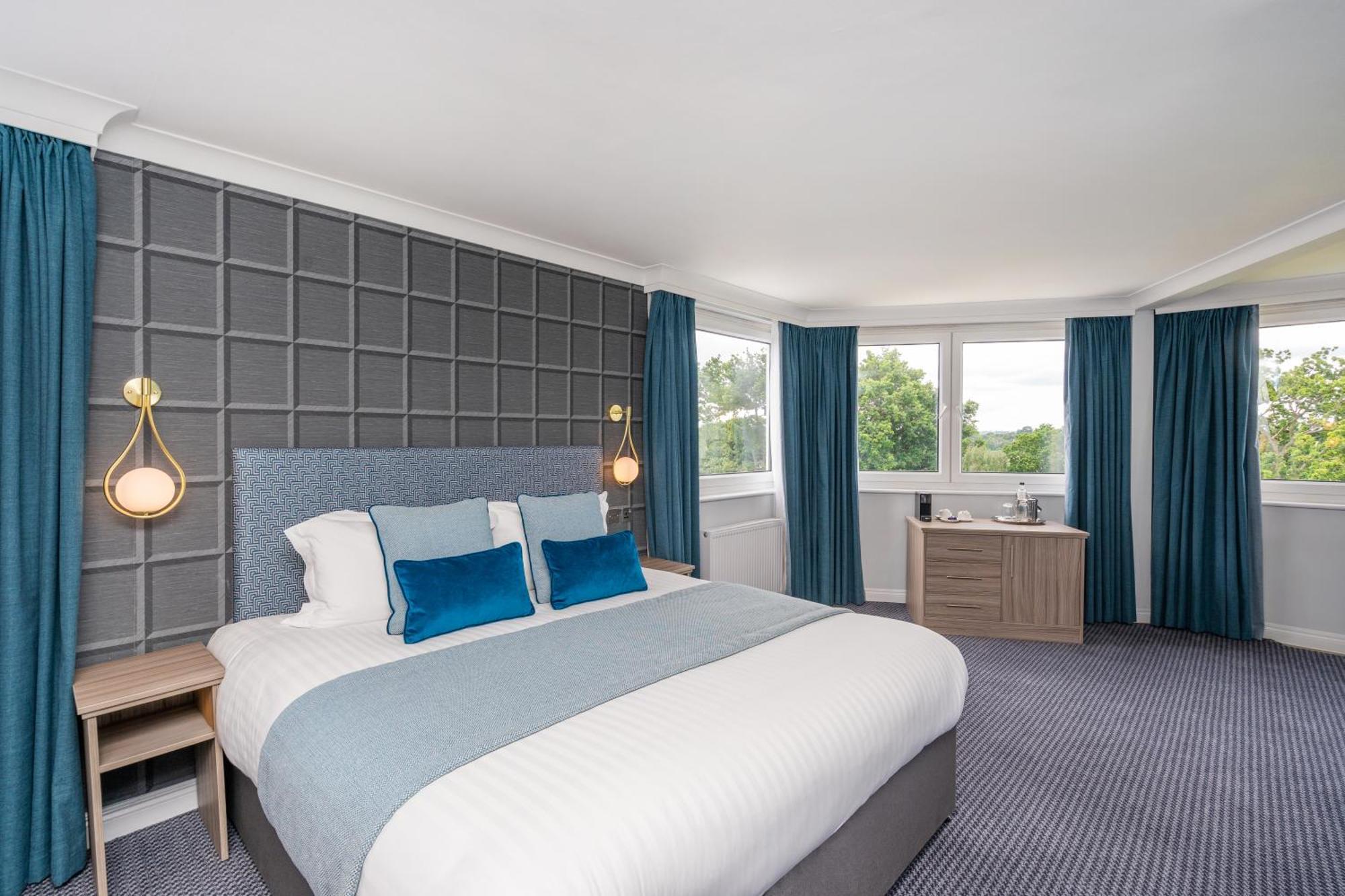 Bromley Court Hotel London Exteriör bild