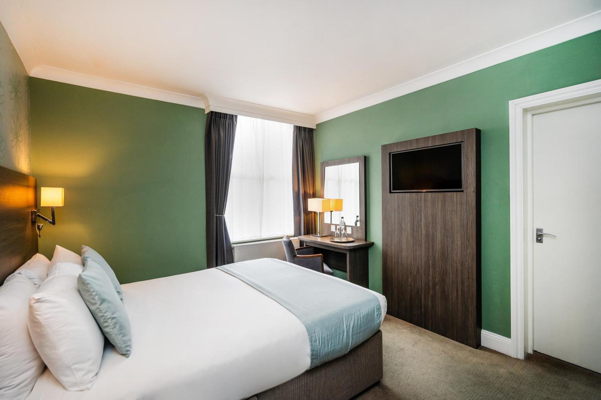 Bromley Court Hotel London Exteriör bild