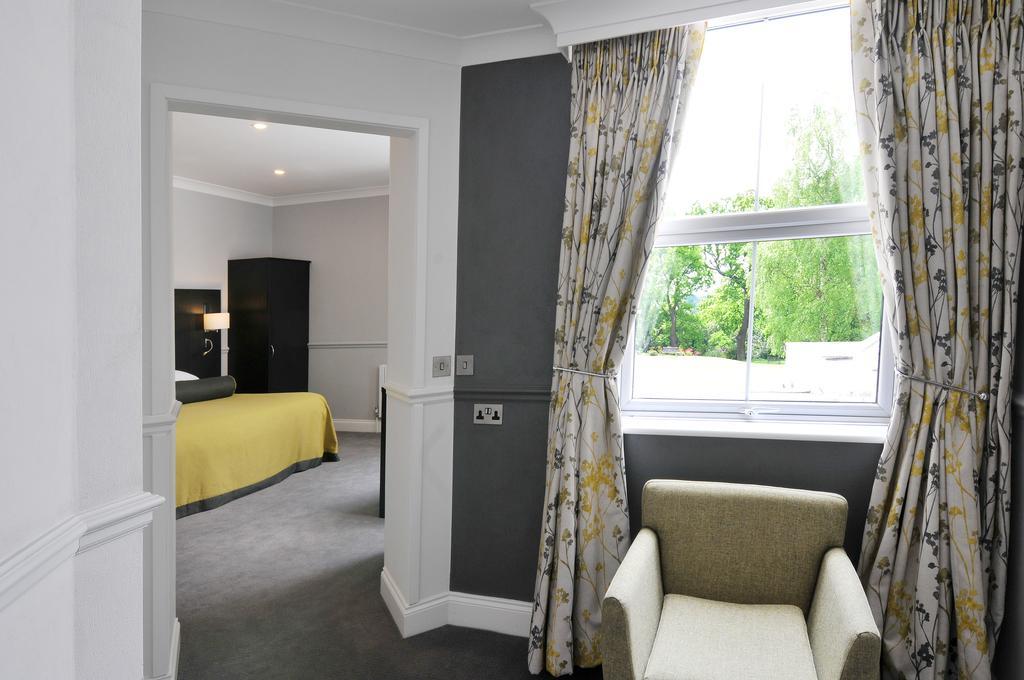 Bromley Court Hotel London Exteriör bild