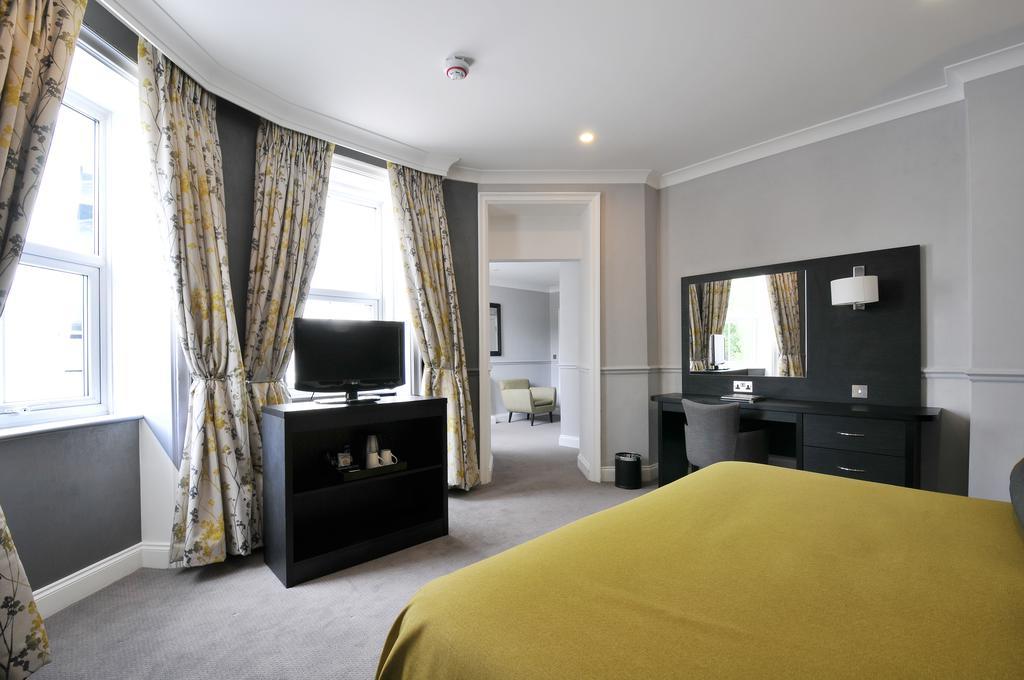 Bromley Court Hotel London Exteriör bild